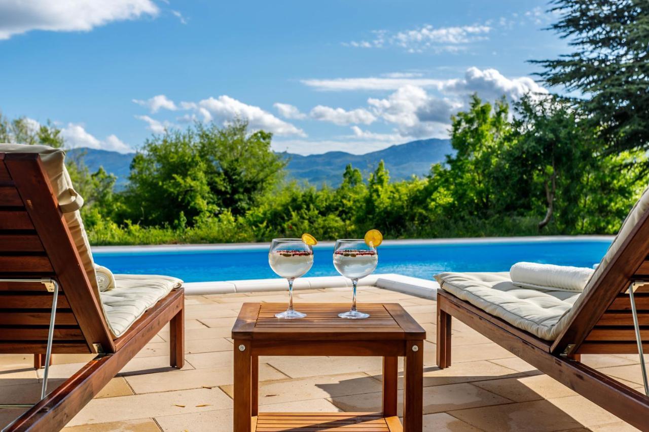 Casa Di Oliva-House With Heated Pool & Jacuzzi In Trilj, Croatia Villa Exterior photo