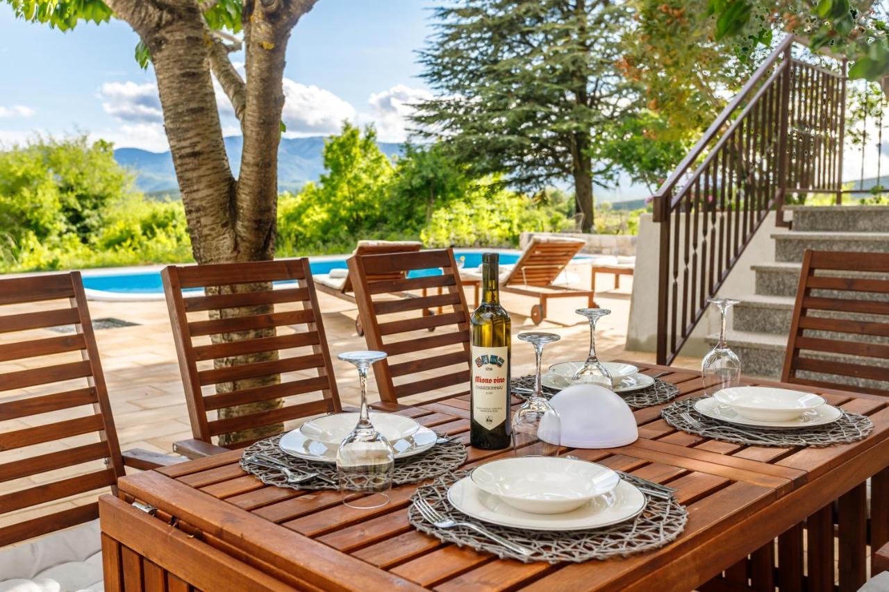 Casa Di Oliva-House With Heated Pool & Jacuzzi In Trilj, Croatia Villa Exterior photo