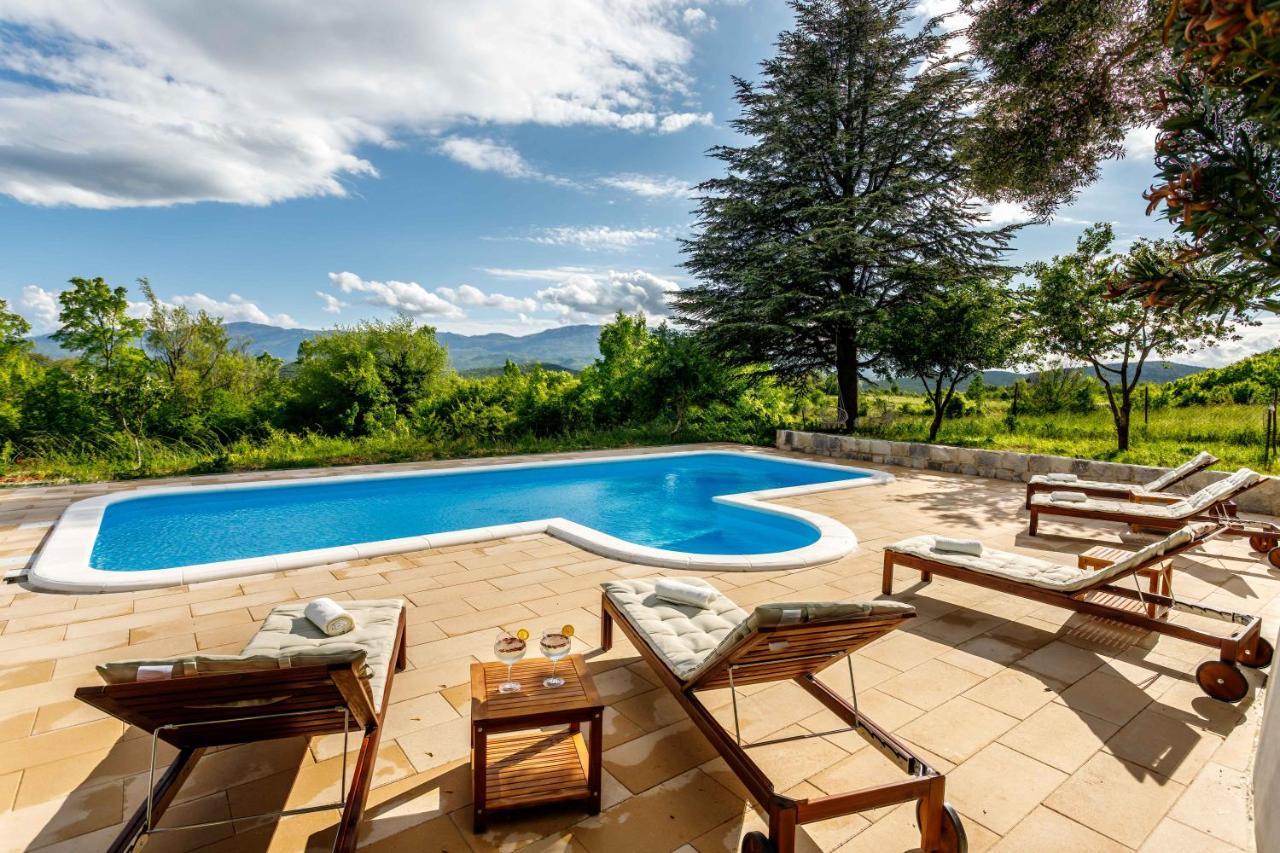 Casa Di Oliva-House With Heated Pool & Jacuzzi In Trilj, Croatia Villa Exterior photo