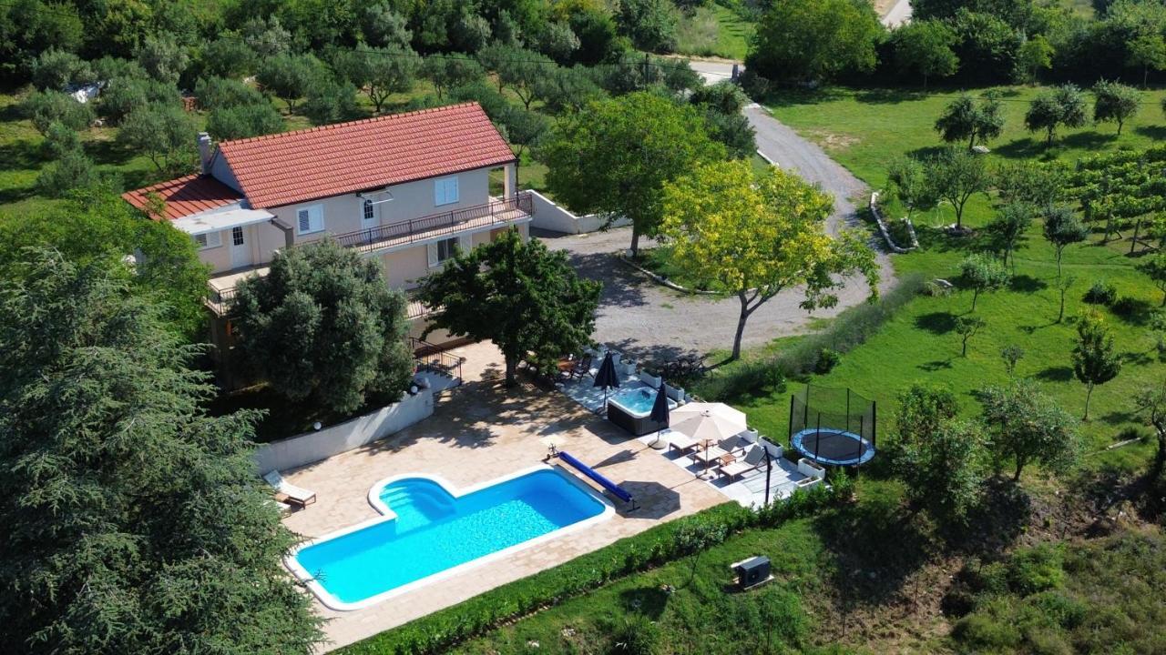 Casa Di Oliva-House With Heated Pool & Jacuzzi In Trilj, Croatia Villa Exterior photo