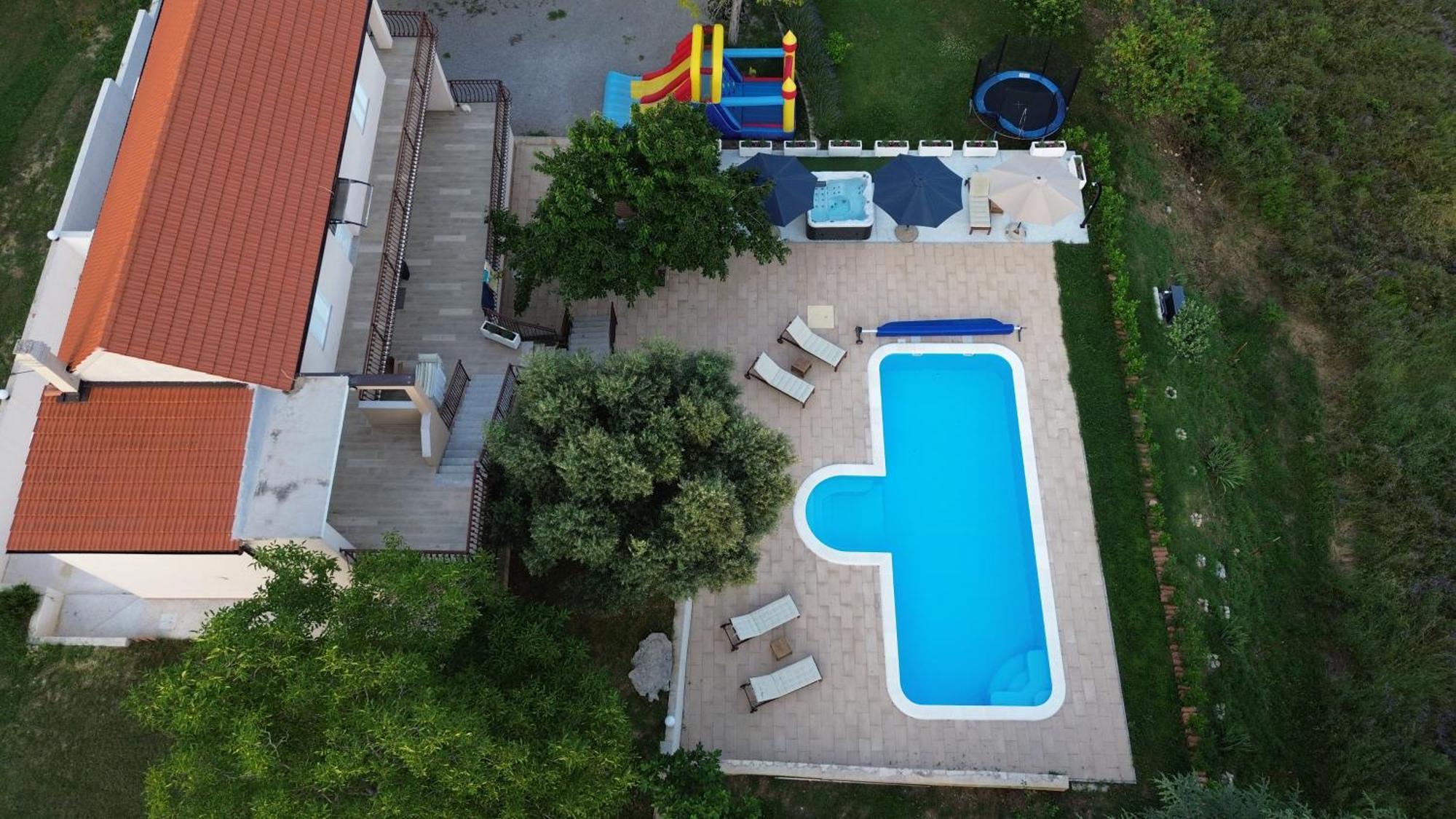 Casa Di Oliva-House With Heated Pool & Jacuzzi In Trilj, Croatia Villa Exterior photo